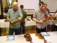hodnocení houslí: Tadeusz Slodyczka (POL) a Krzystof Krupa (POL)