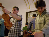 hodnocení houslí: Krzystof Krupa (POL) a Oleg Semenucha (UKR)